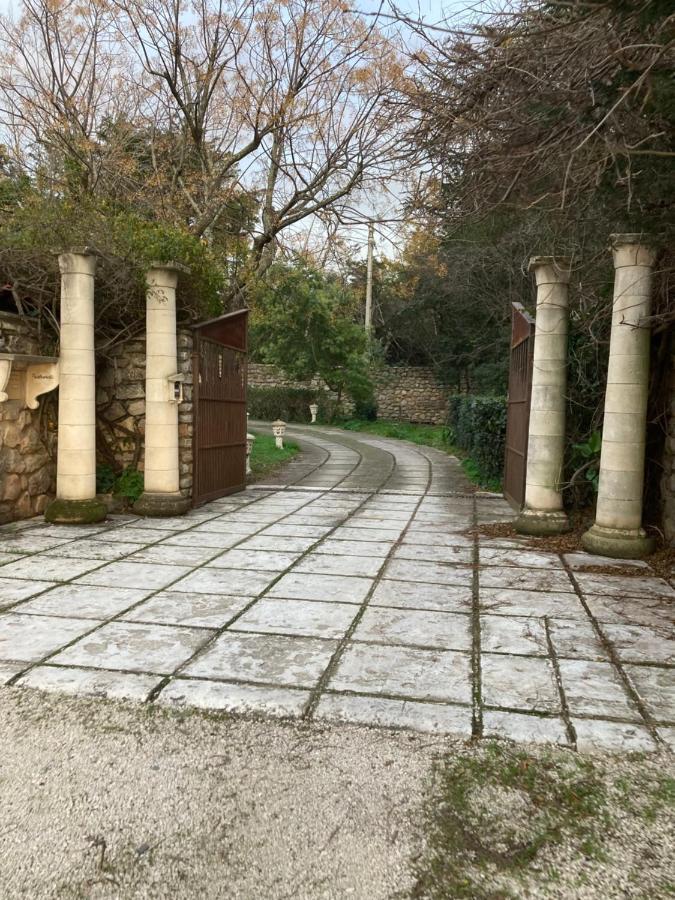 Gite Encore Un Soir Hyeres Ngoại thất bức ảnh