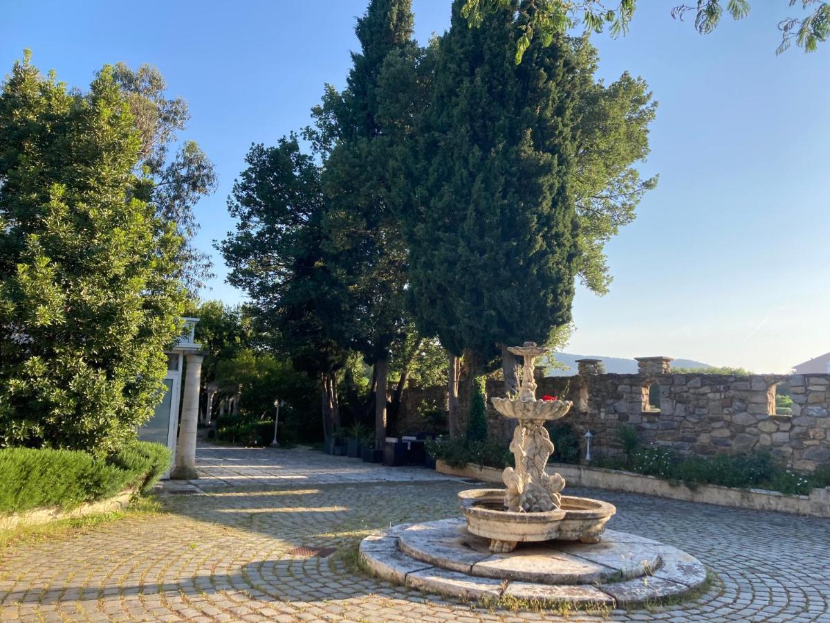 Gite Encore Un Soir Hyeres Ngoại thất bức ảnh