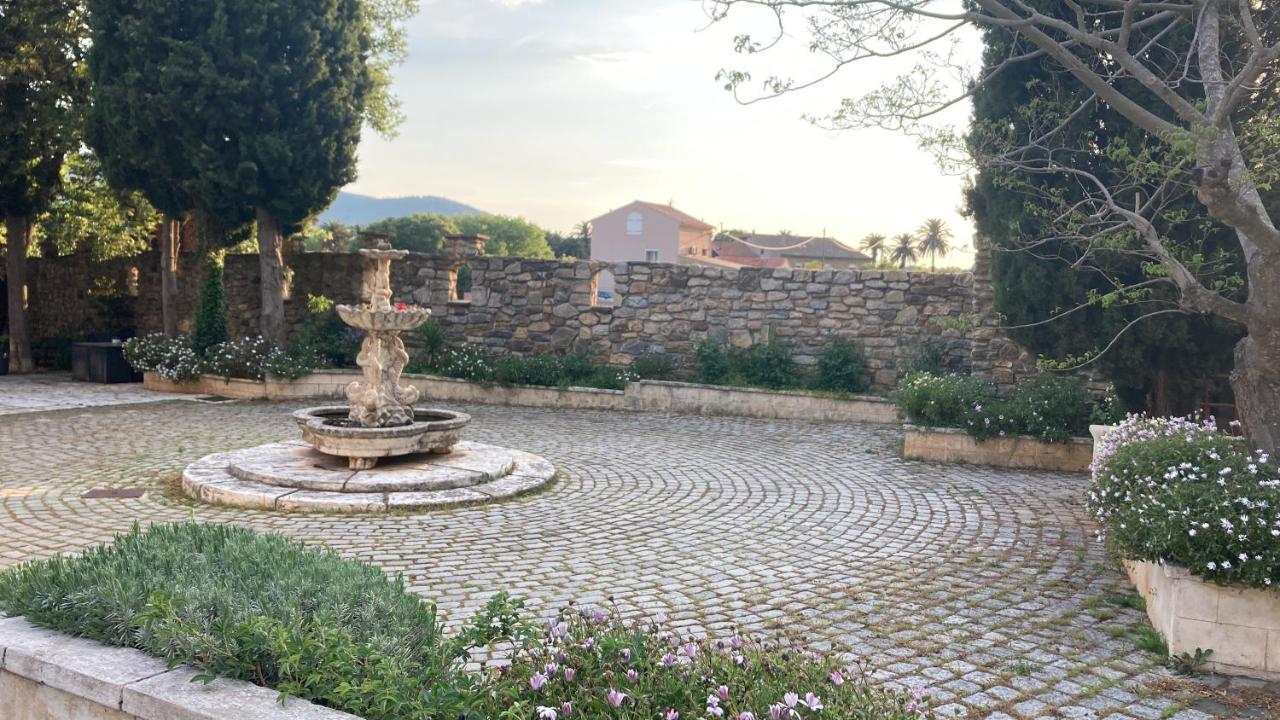 Gite Encore Un Soir Hyeres Ngoại thất bức ảnh